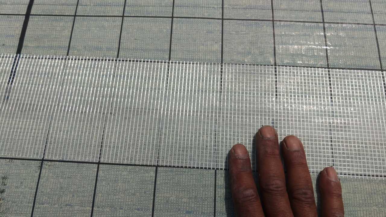 メッシュを貼り強度を上げます。