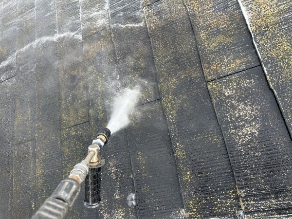 高圧洗浄します。