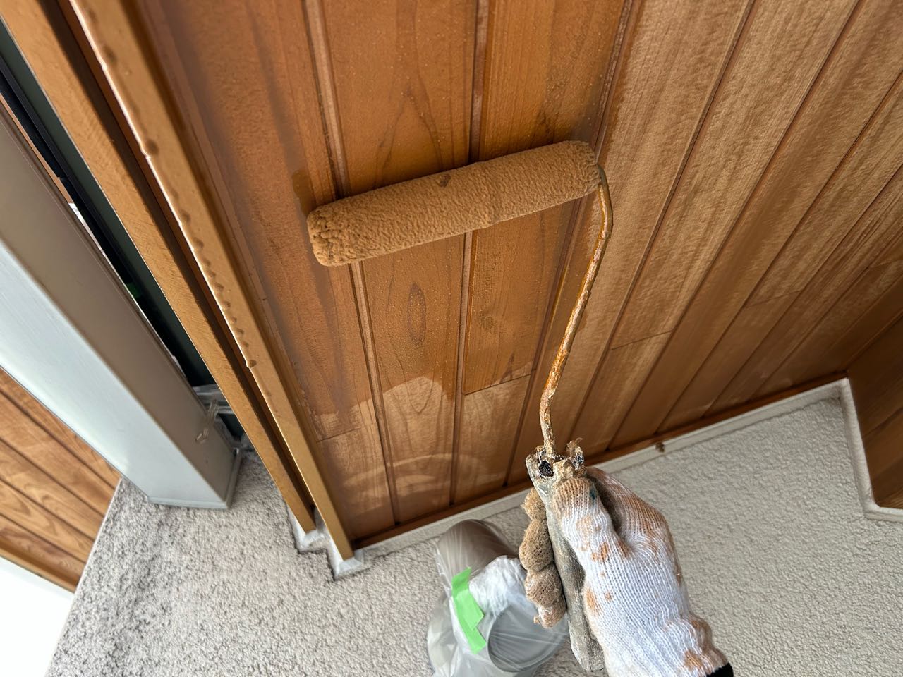 仕上げ塗装1回目です。