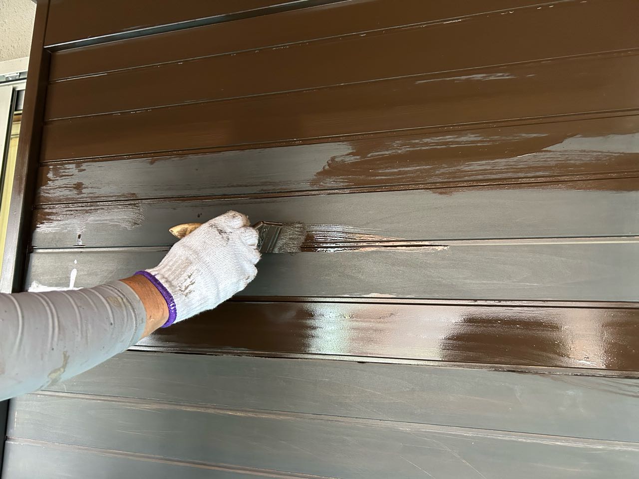 仕上げ塗装1回目です。