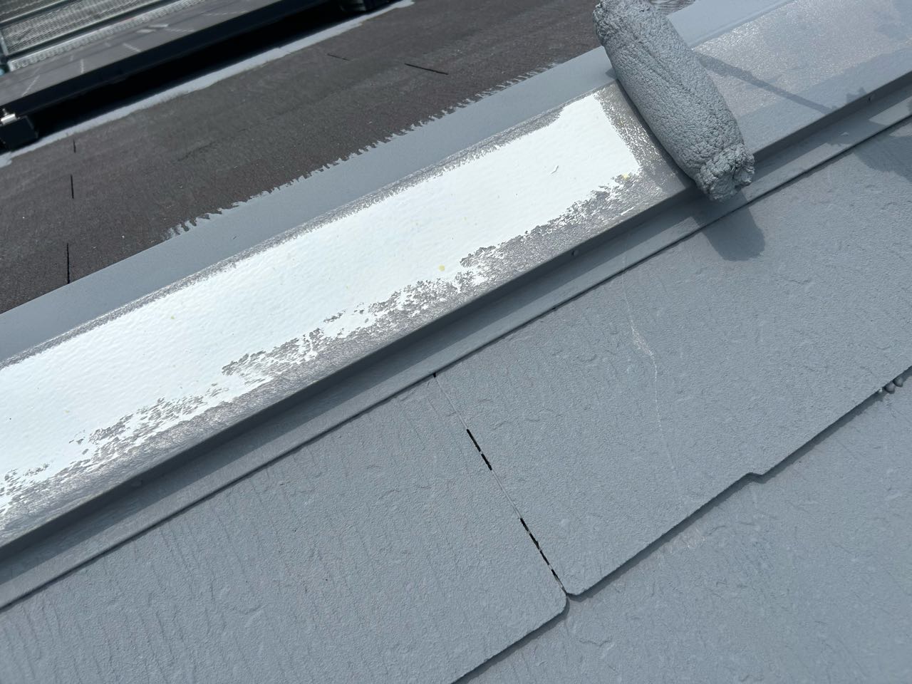 仕上げ塗装1回目です。