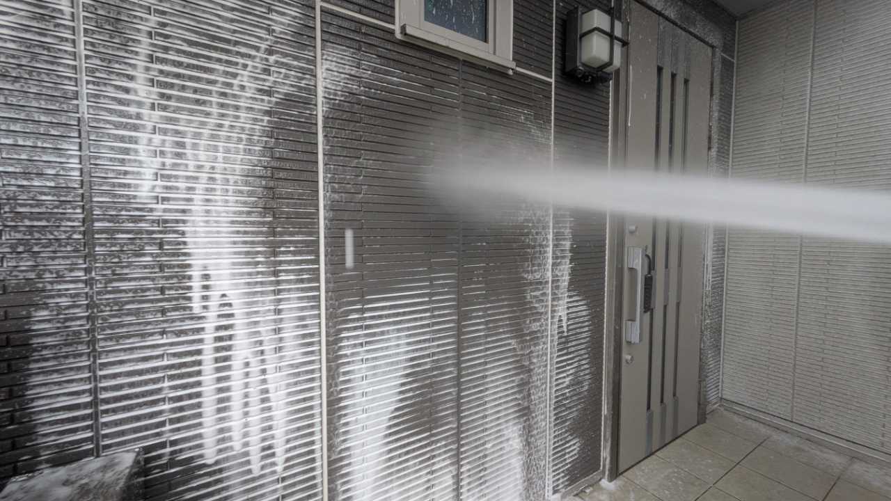 高圧洗浄します。