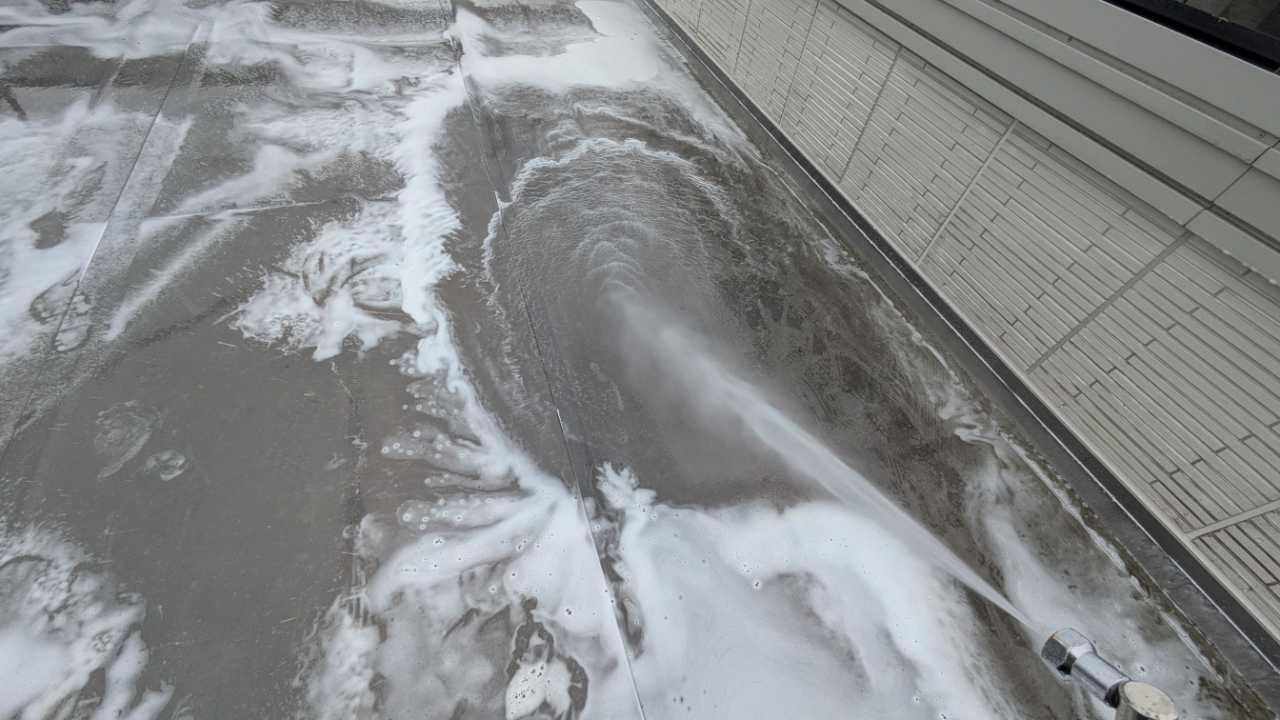 高圧洗浄します。