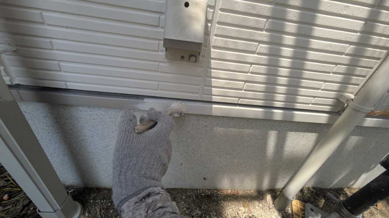 仕上げ塗装1回目です。