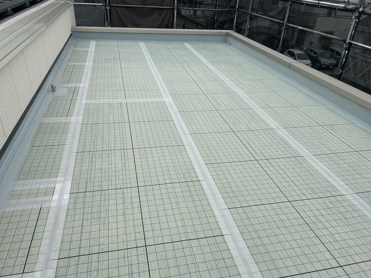 自着シートを張ります。