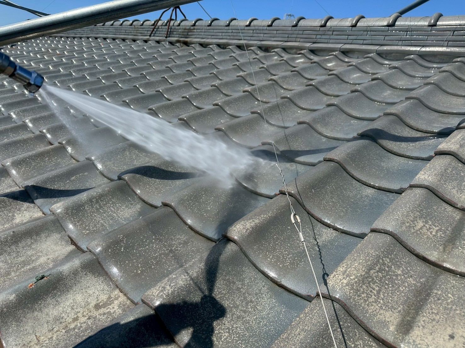 高圧洗浄します。