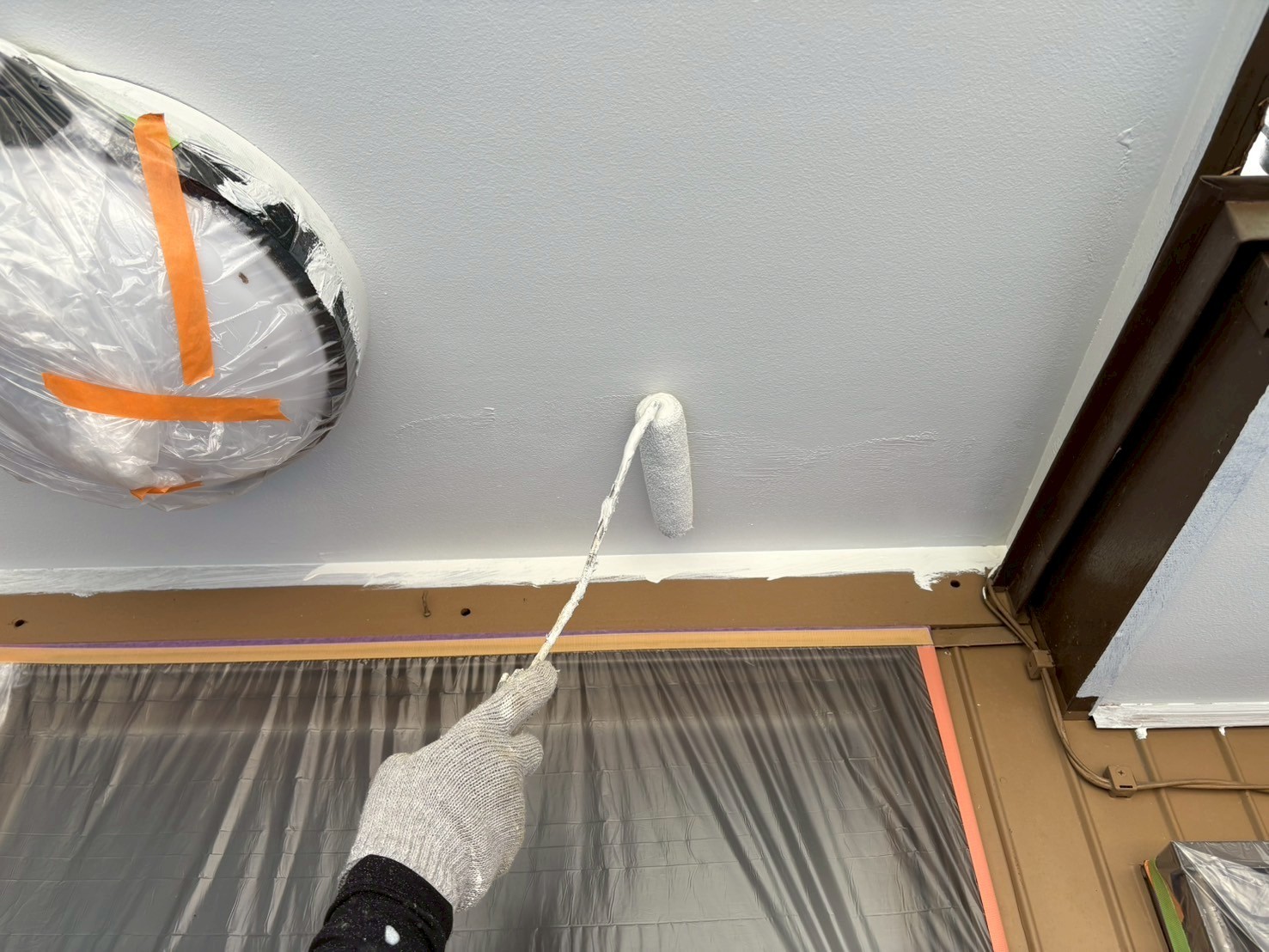 仕上げ塗装2回目です。