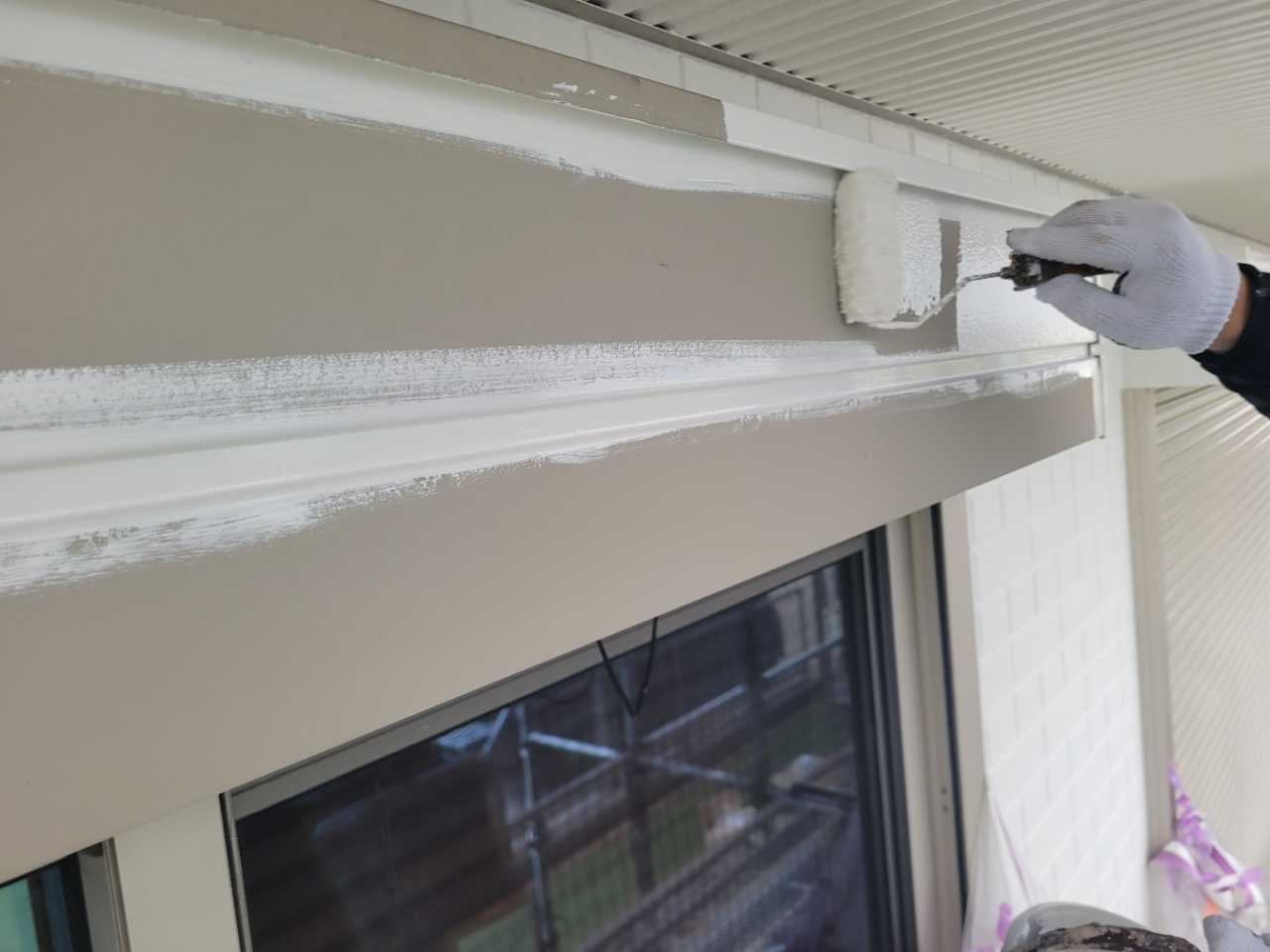 仕上げ塗装1回目です。