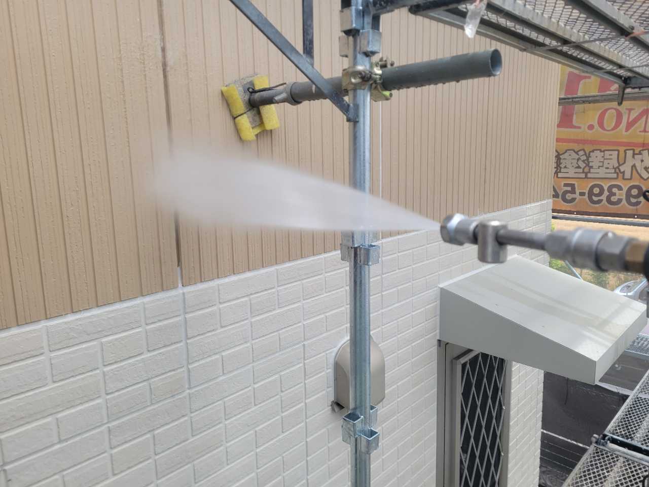 高圧洗浄します。