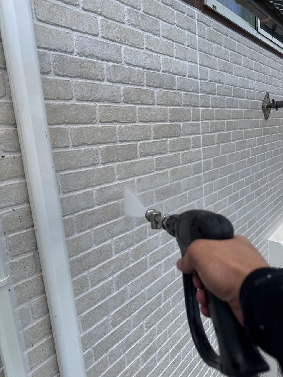 高圧洗浄します。