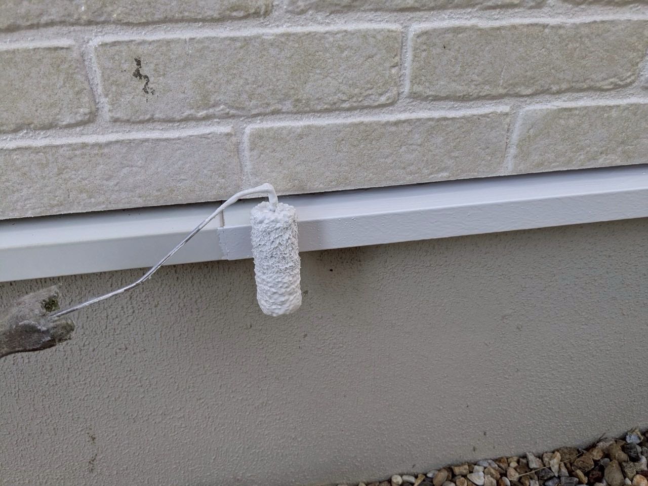 仕上げ塗装1回目です。