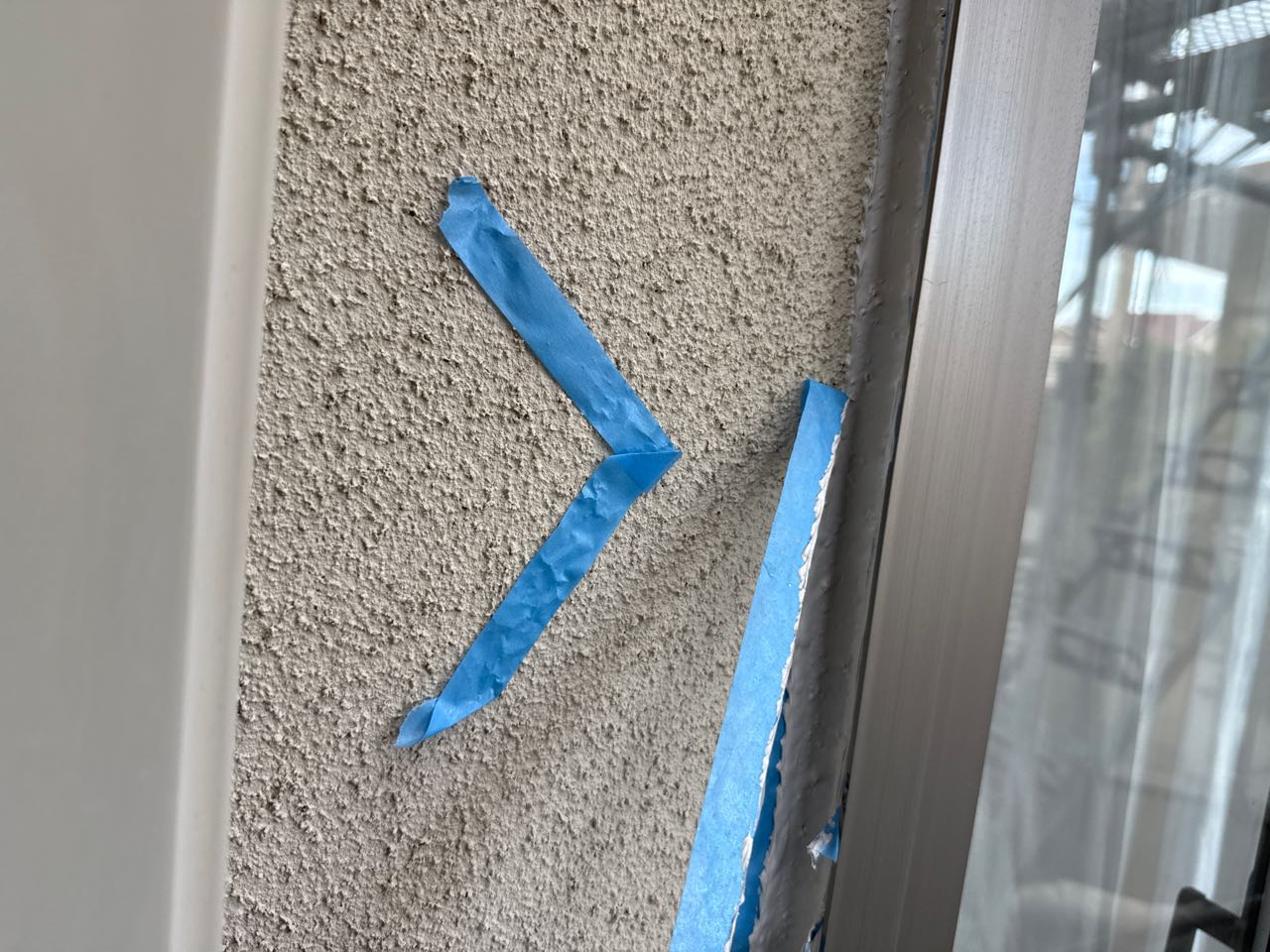 マスキングを剥がします。