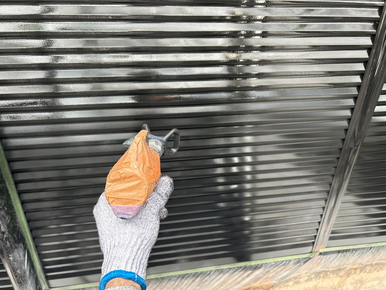 仕上げ塗装2回目です。