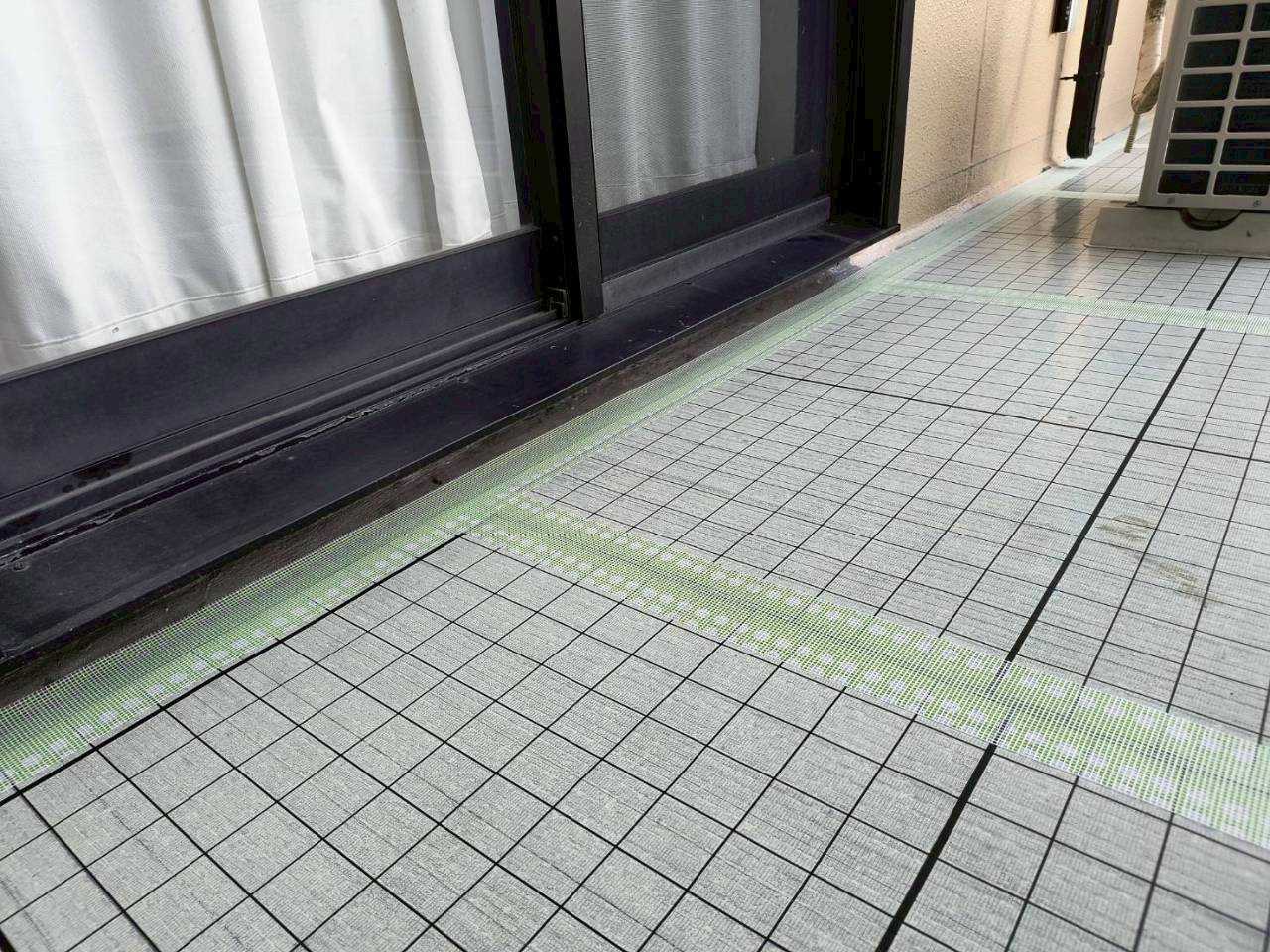 メッシュを貼り強度を上げます。