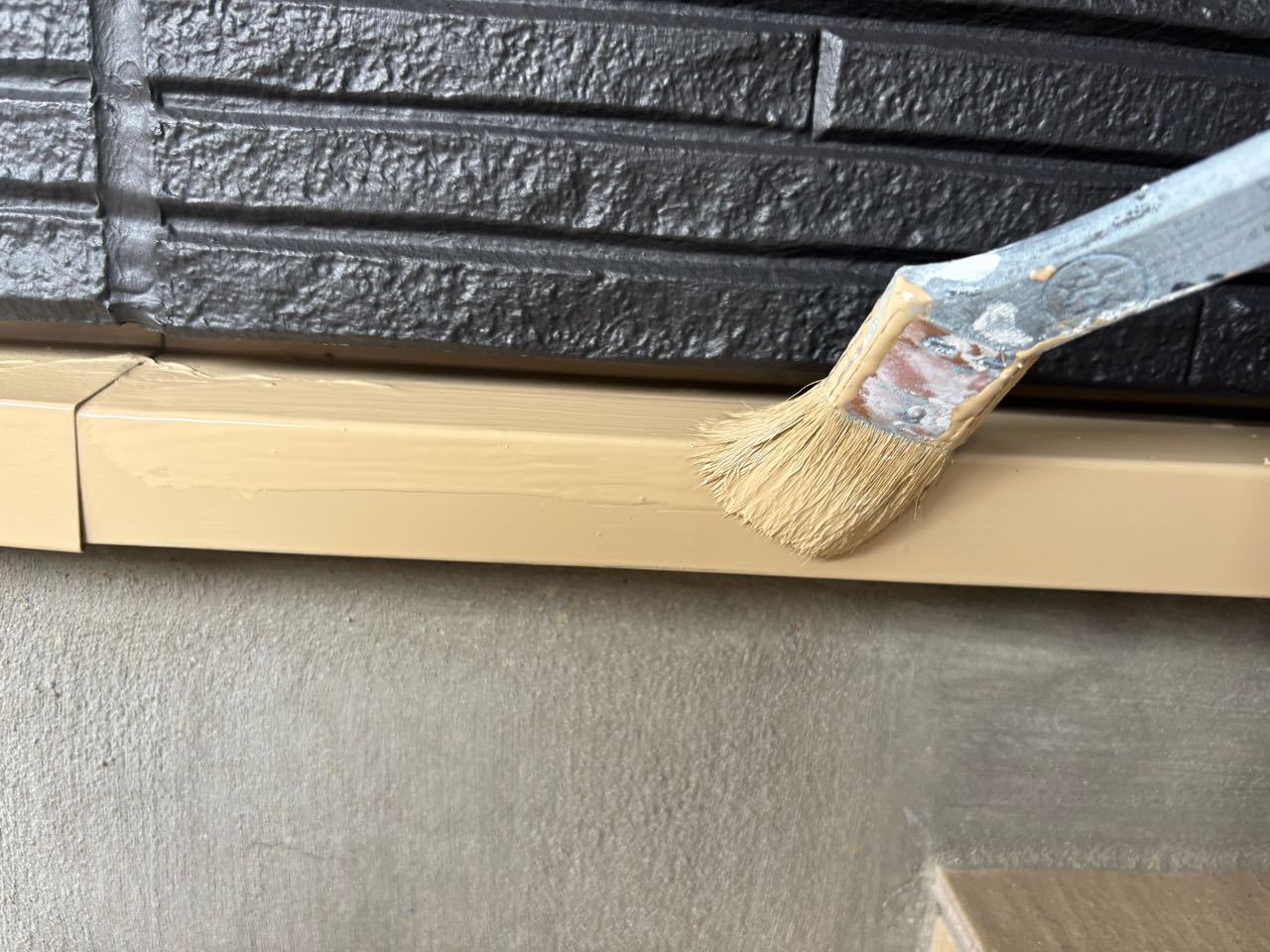 仕上げ塗装2回目です。