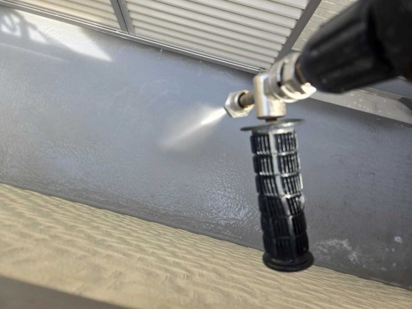 高圧洗浄します。