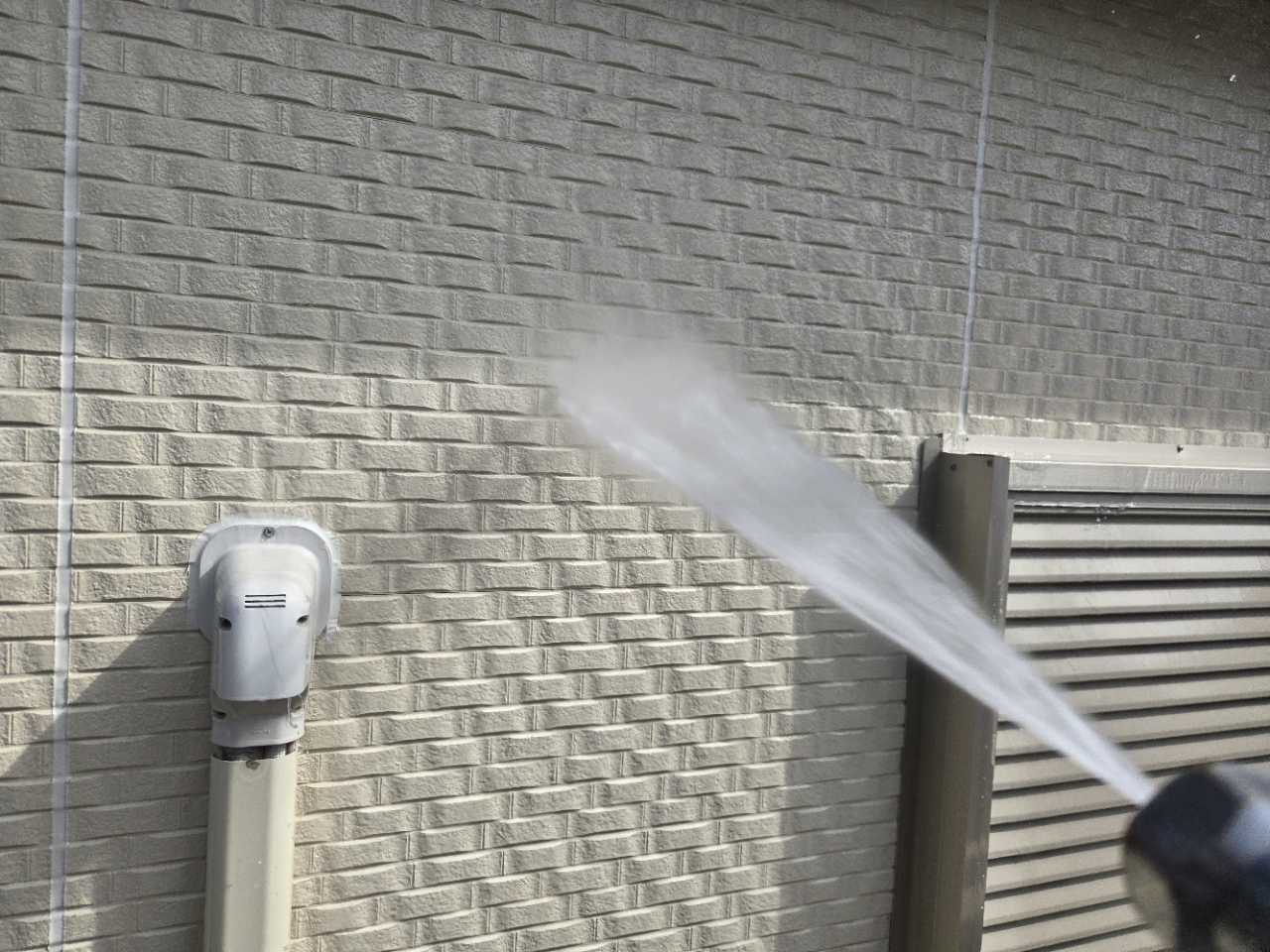 高圧洗浄します。