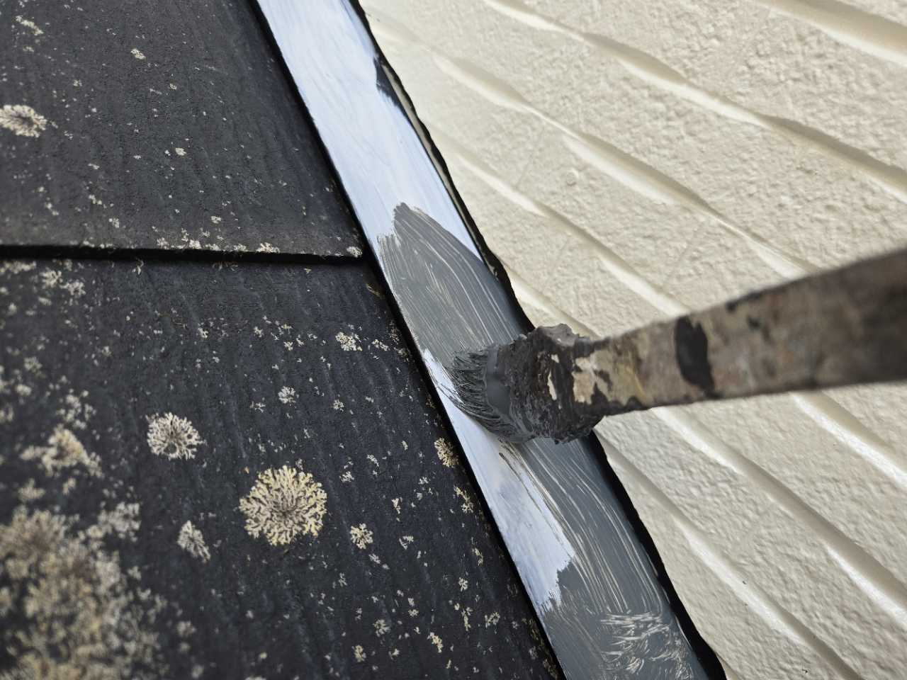 仕上げ塗装1回目です。