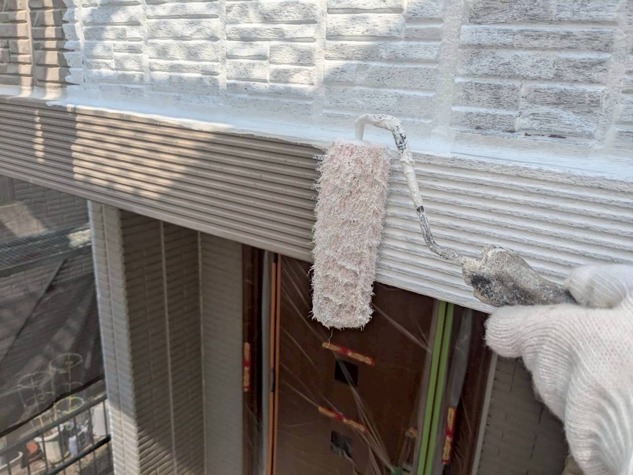仕上げ塗装1回目です。