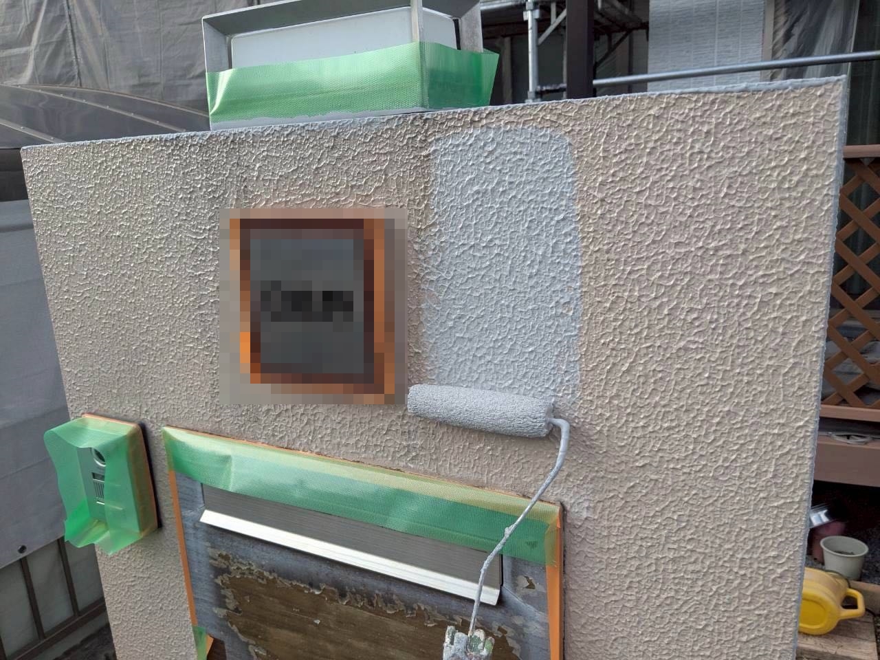 仕上げ塗装1回目です。