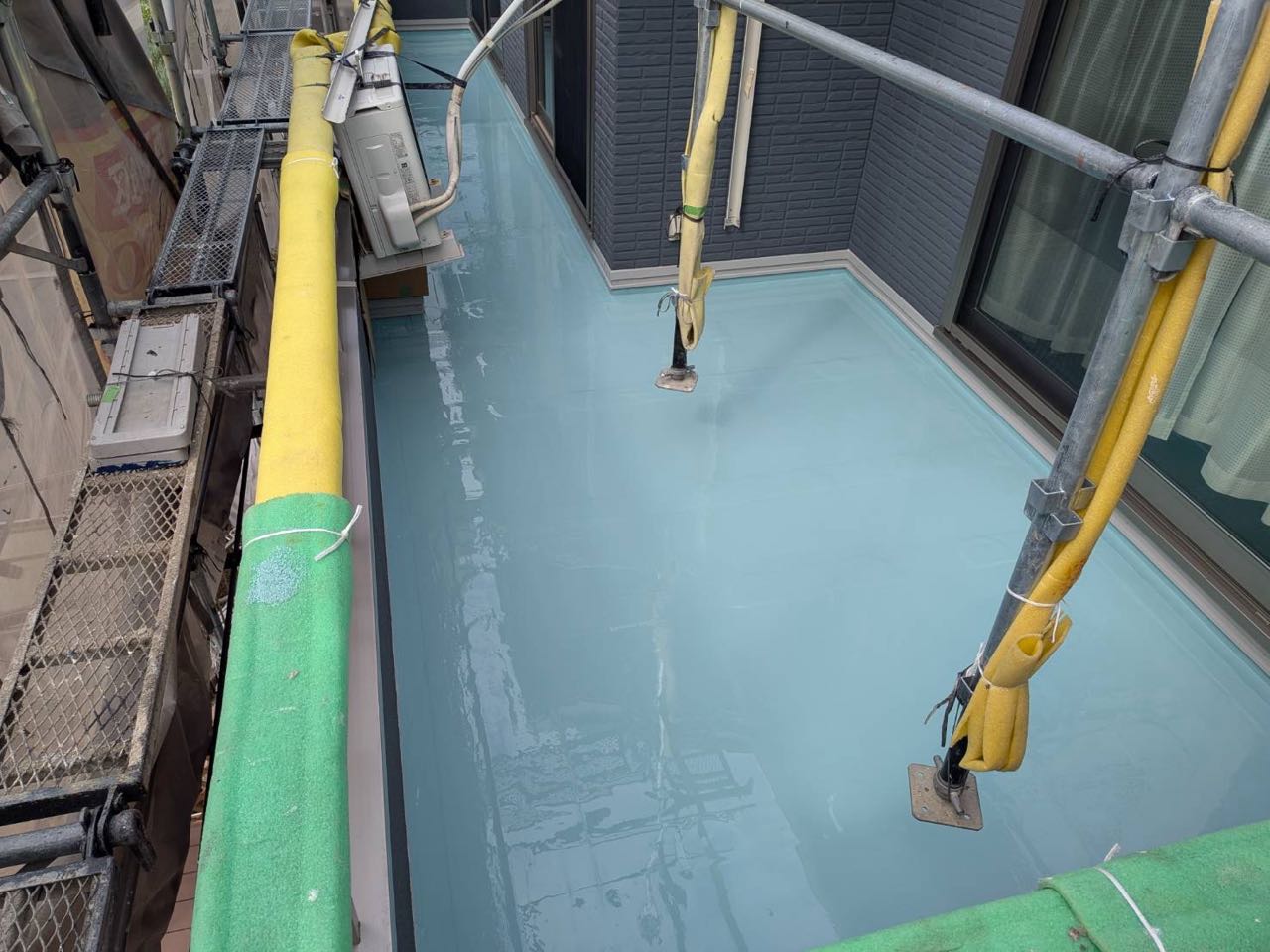 ウレタン防水塗布2回目。