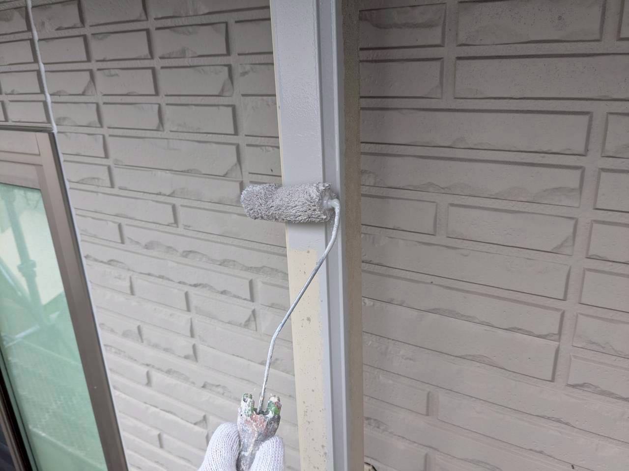 仕上げ塗装1回目です。