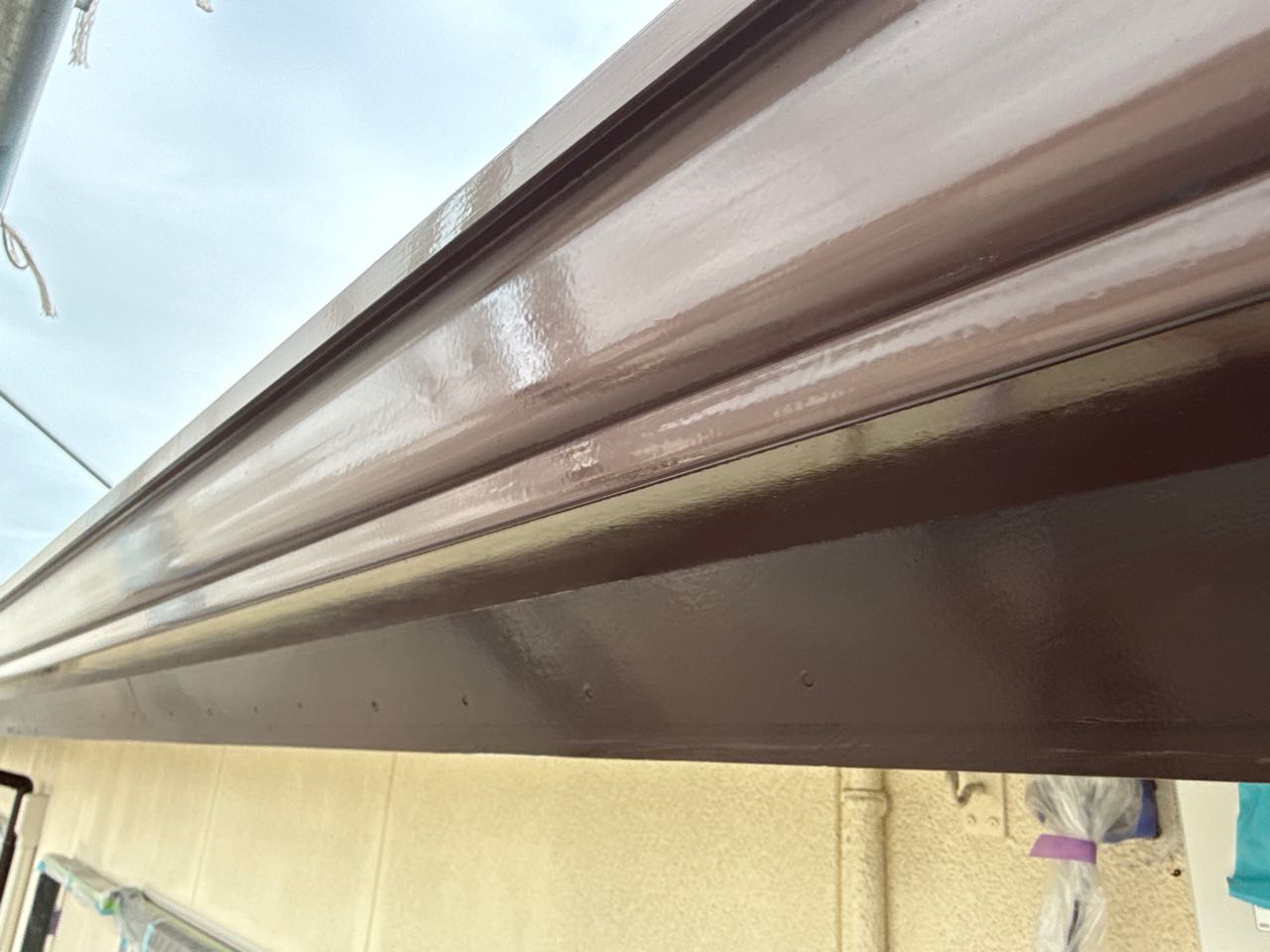 仕上げ塗装1回目です。