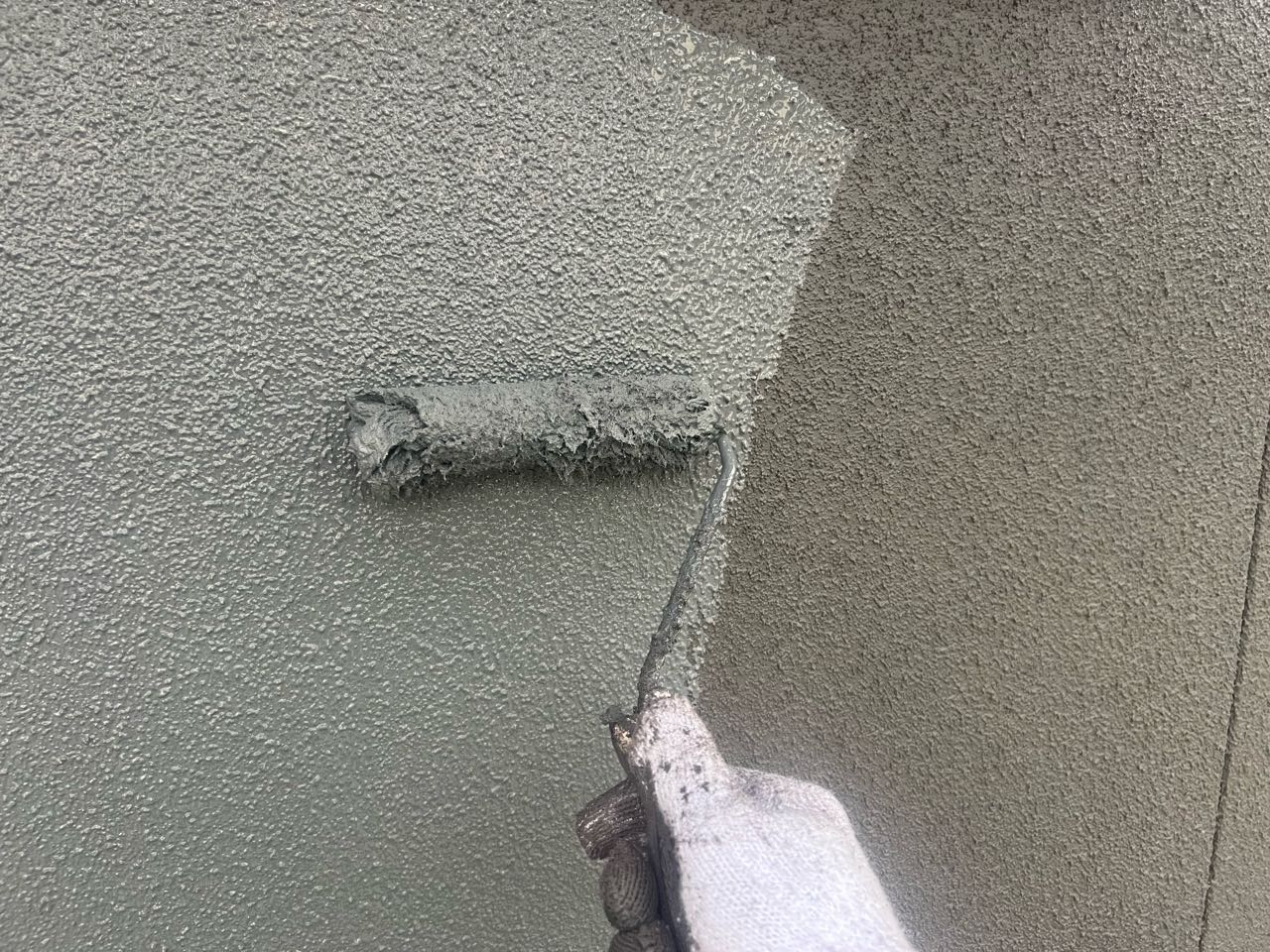 仕上げ塗装2回目です。