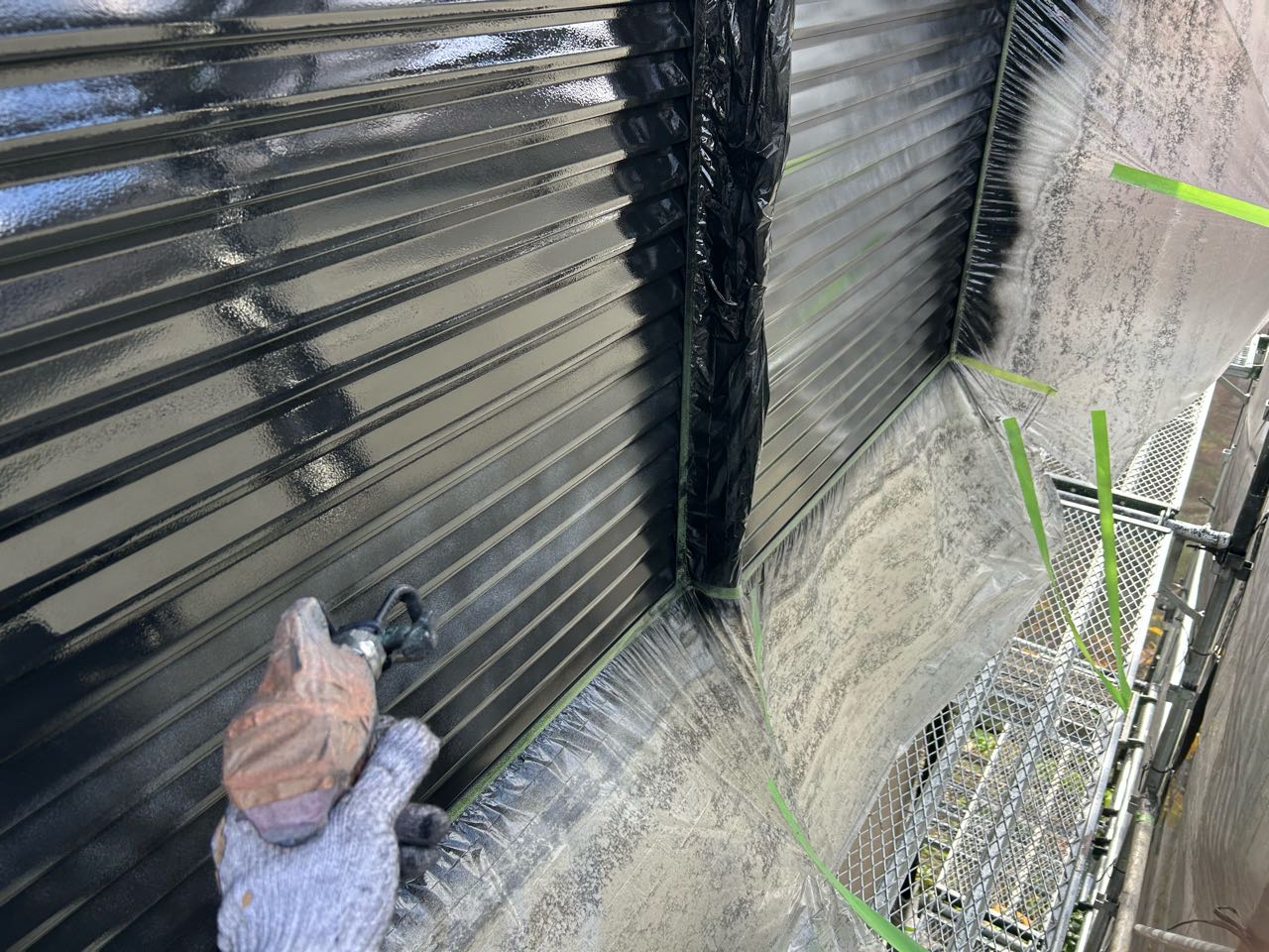 仕上げ塗装2回目です。