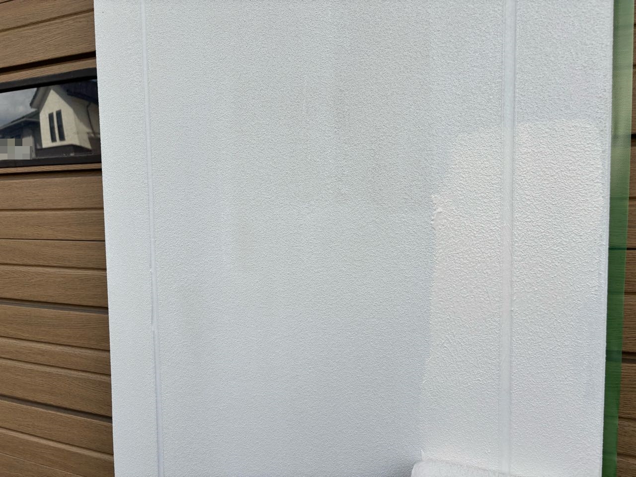 仕上げ塗装1回目です。