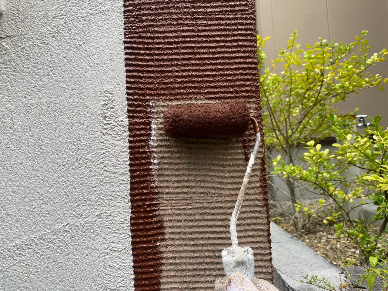 仕上げ塗装1回目です。