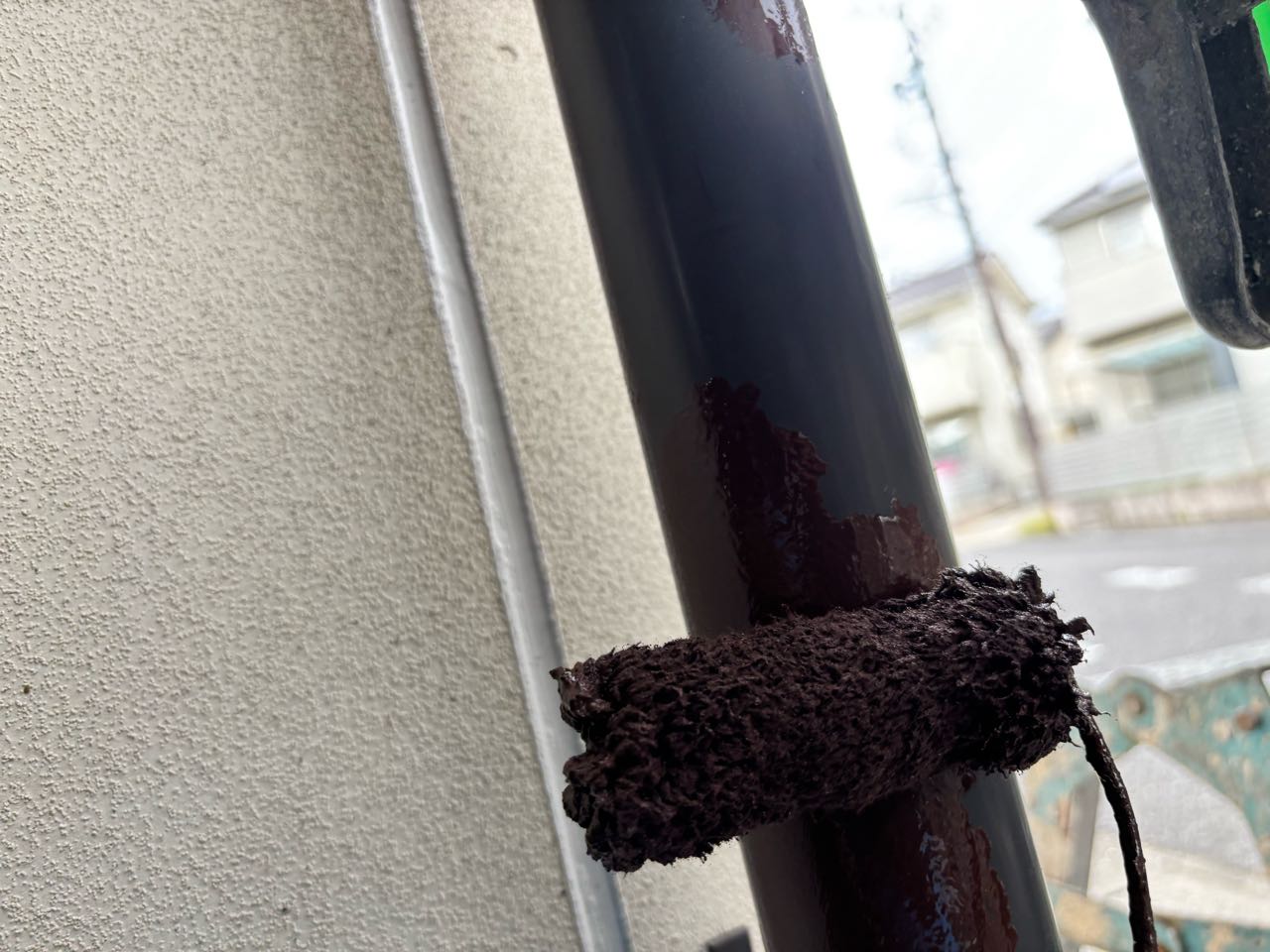 仕上げ塗装1回目です。