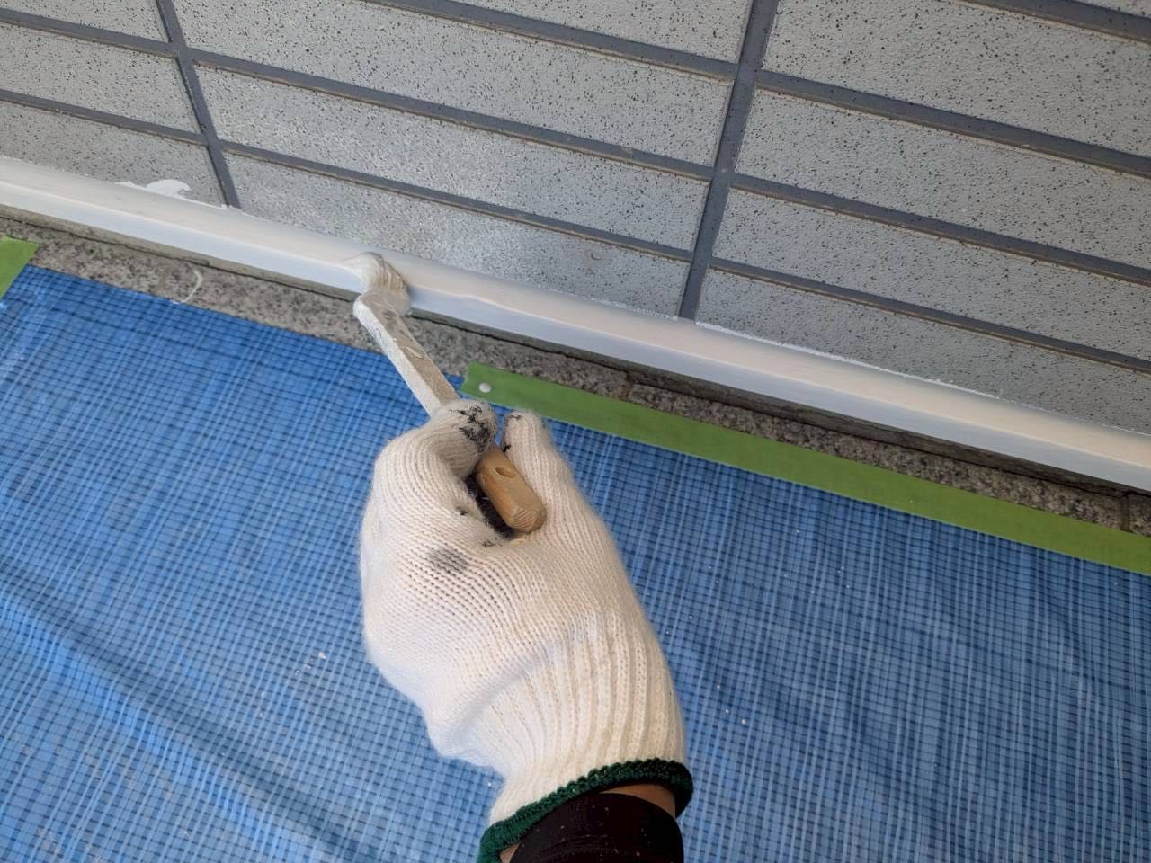 仕上げ塗装1回目です。