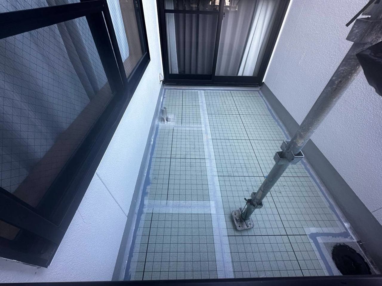 メッシュを貼り強度を上げます。