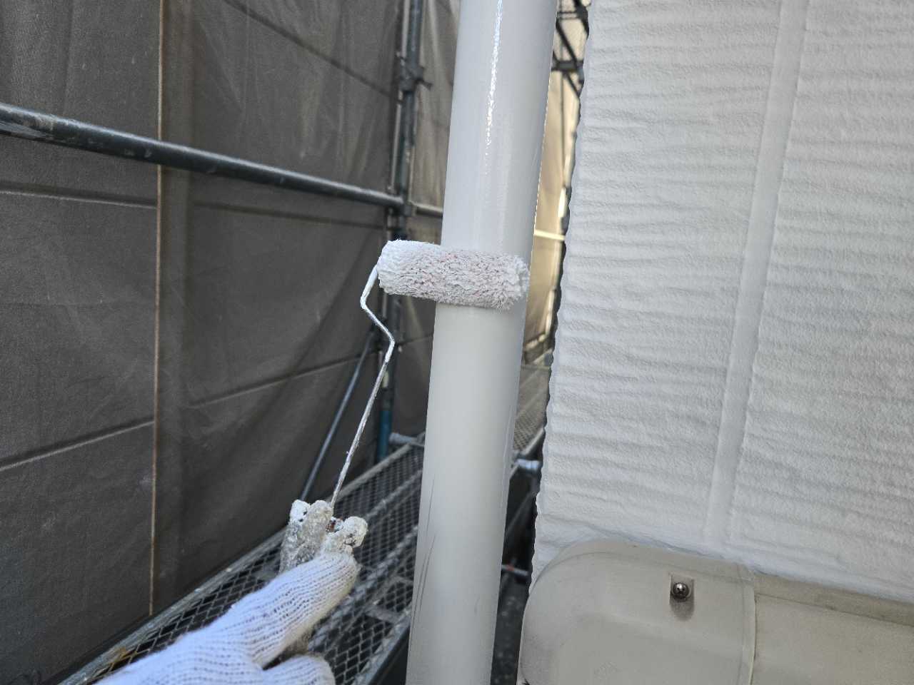 仕上げ塗装1回目です。