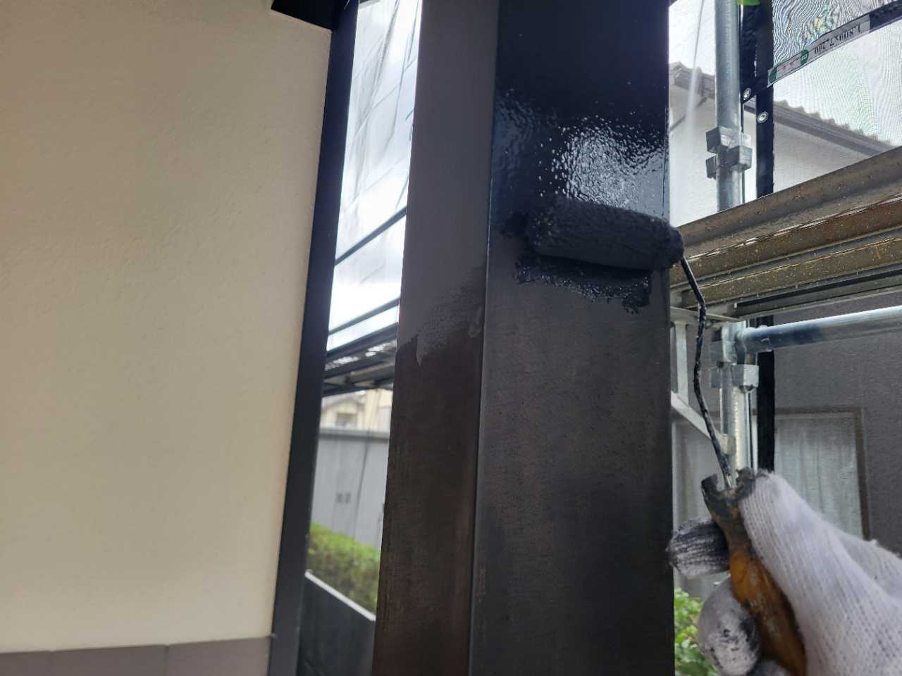 仕上げ塗装1回目です。