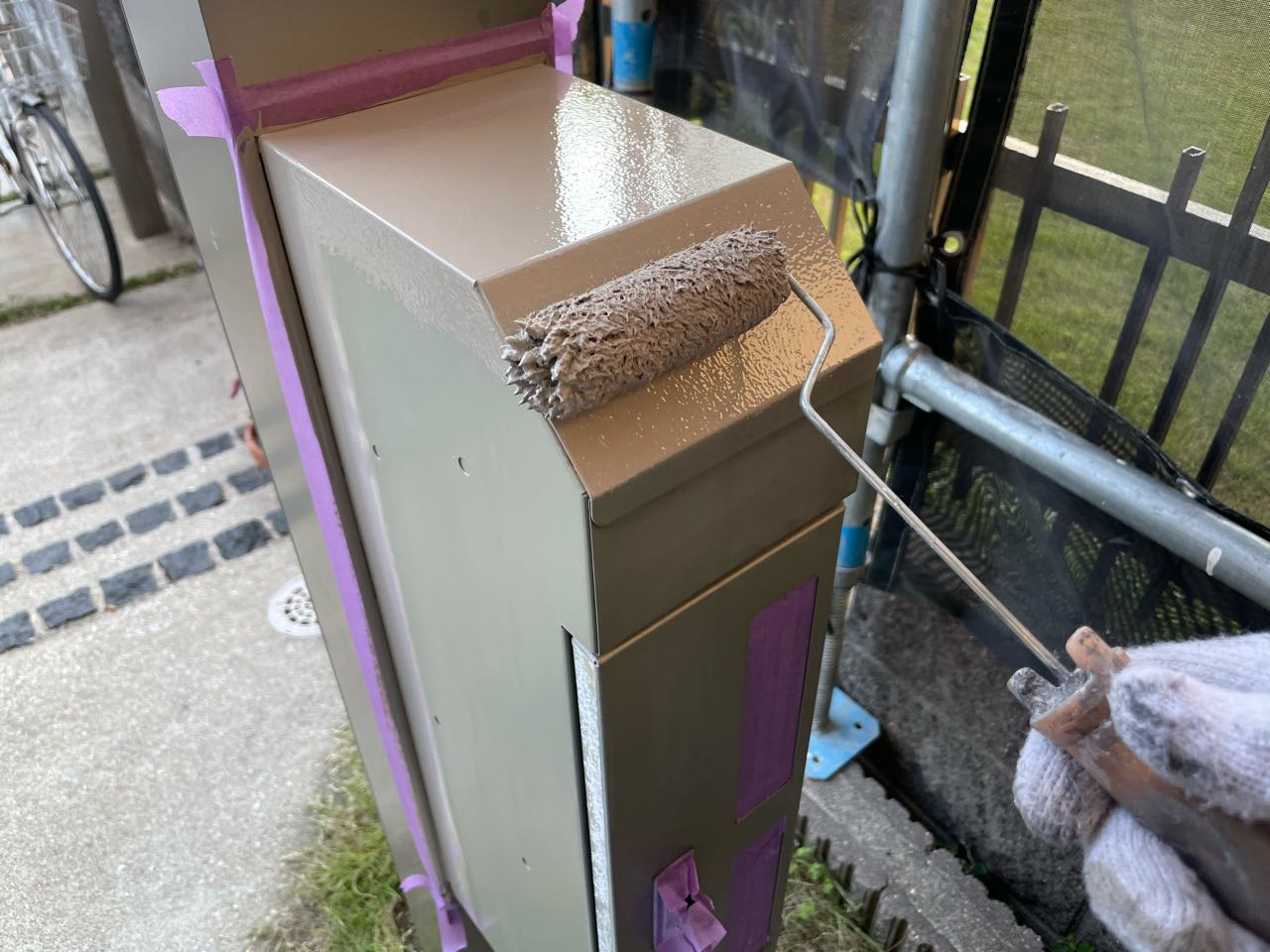 仕上げ塗装1回目です。