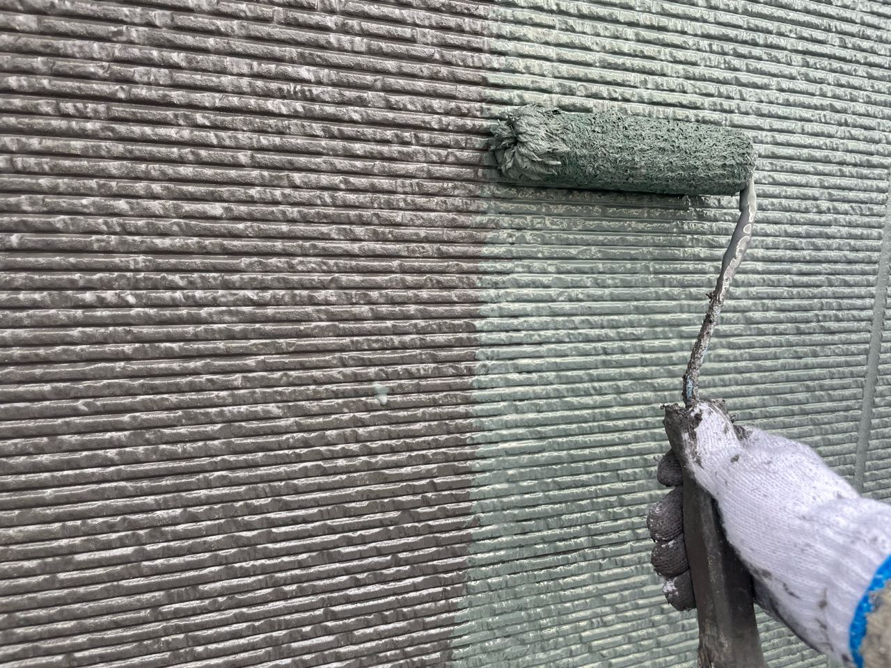仕上げ塗装2回目です。