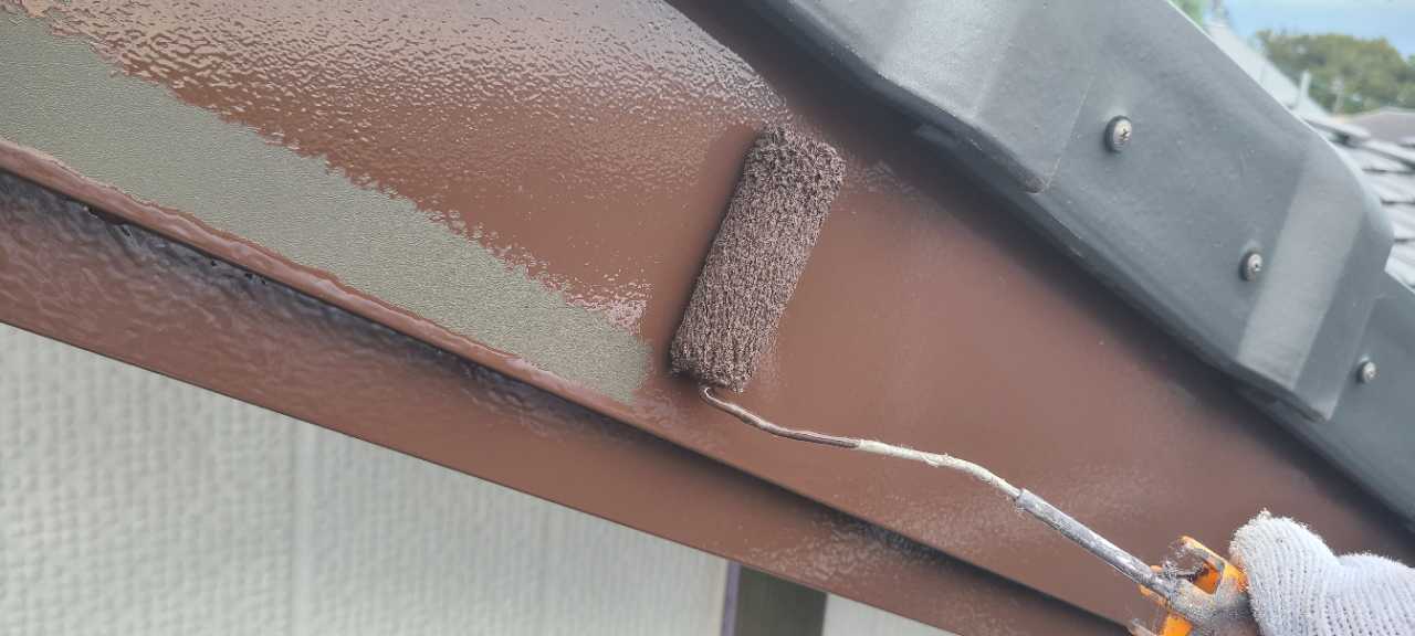 仕上げ塗装1回目です。