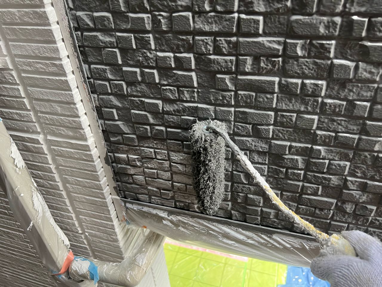 仕上げ塗装1回目です。