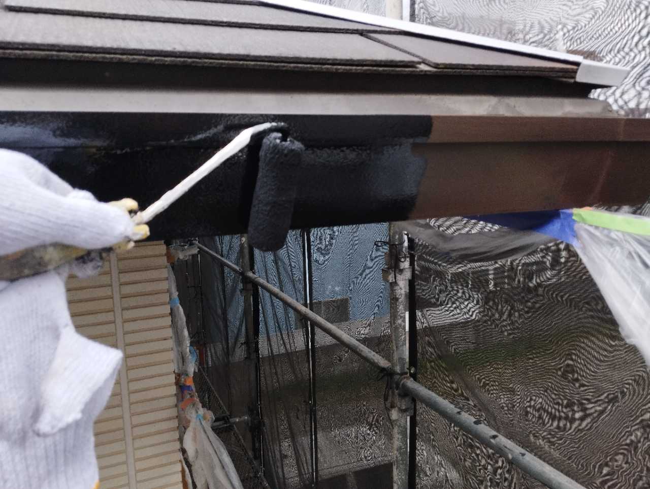仕上げ塗装1回目です。