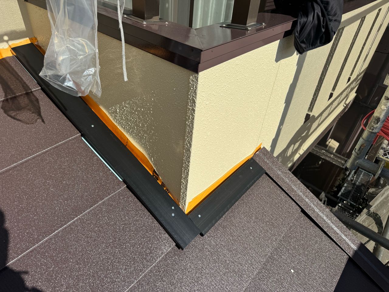 屋根材取り付けです。