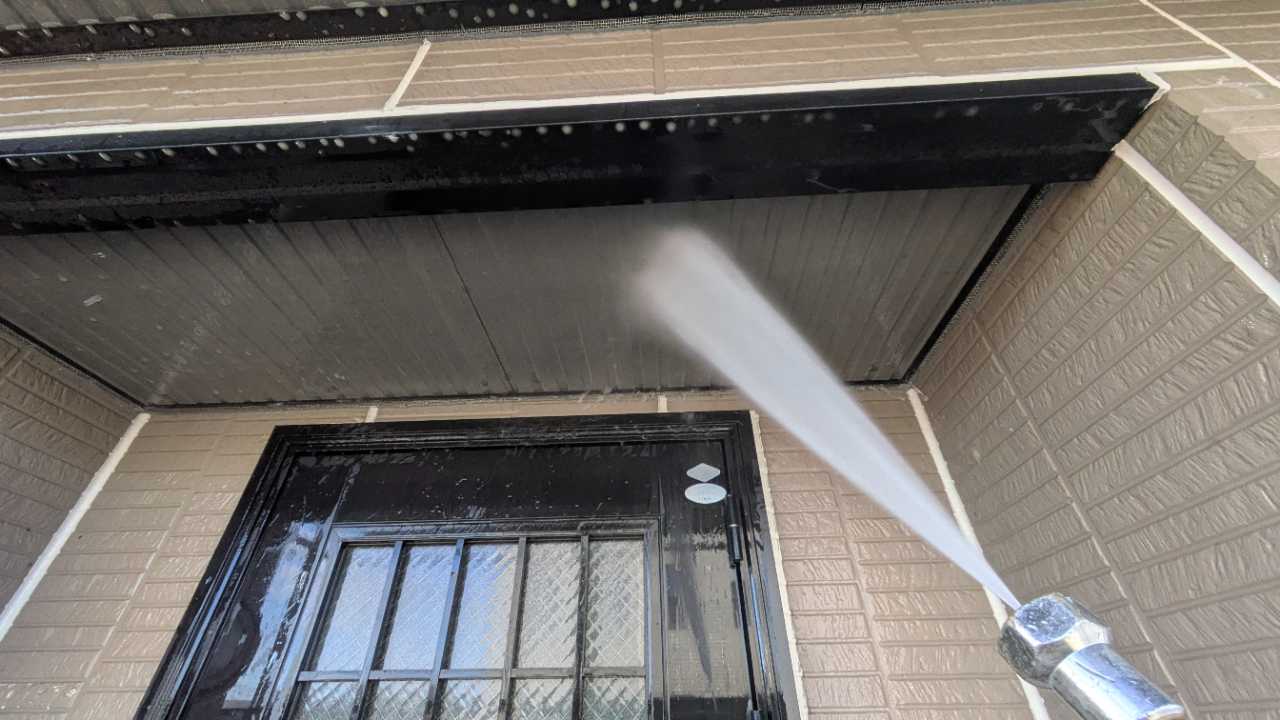 高圧洗浄します。