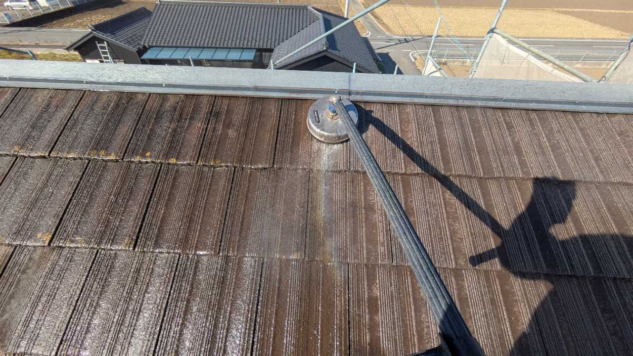 高圧洗浄します。