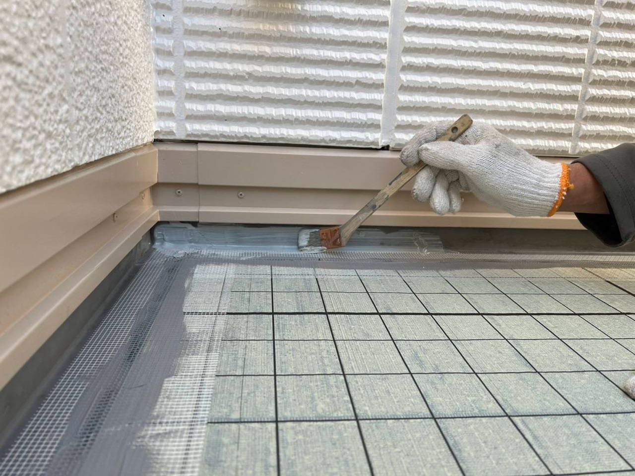 メッシュを貼り強度を上げます。
