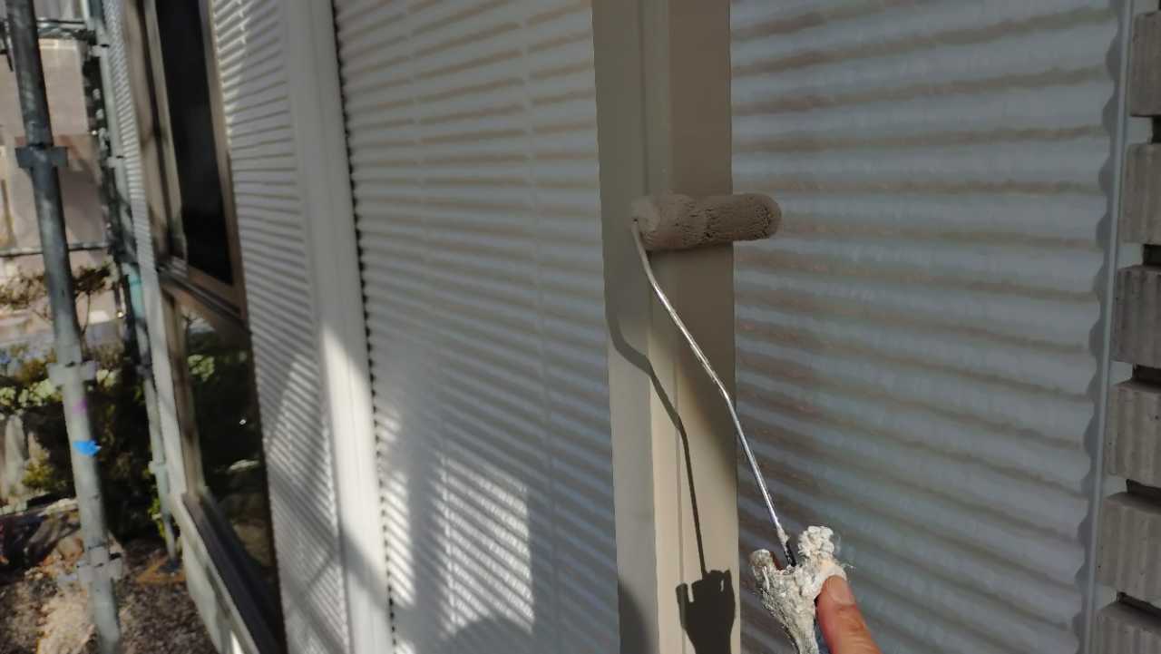 仕上げ塗装1回目です。