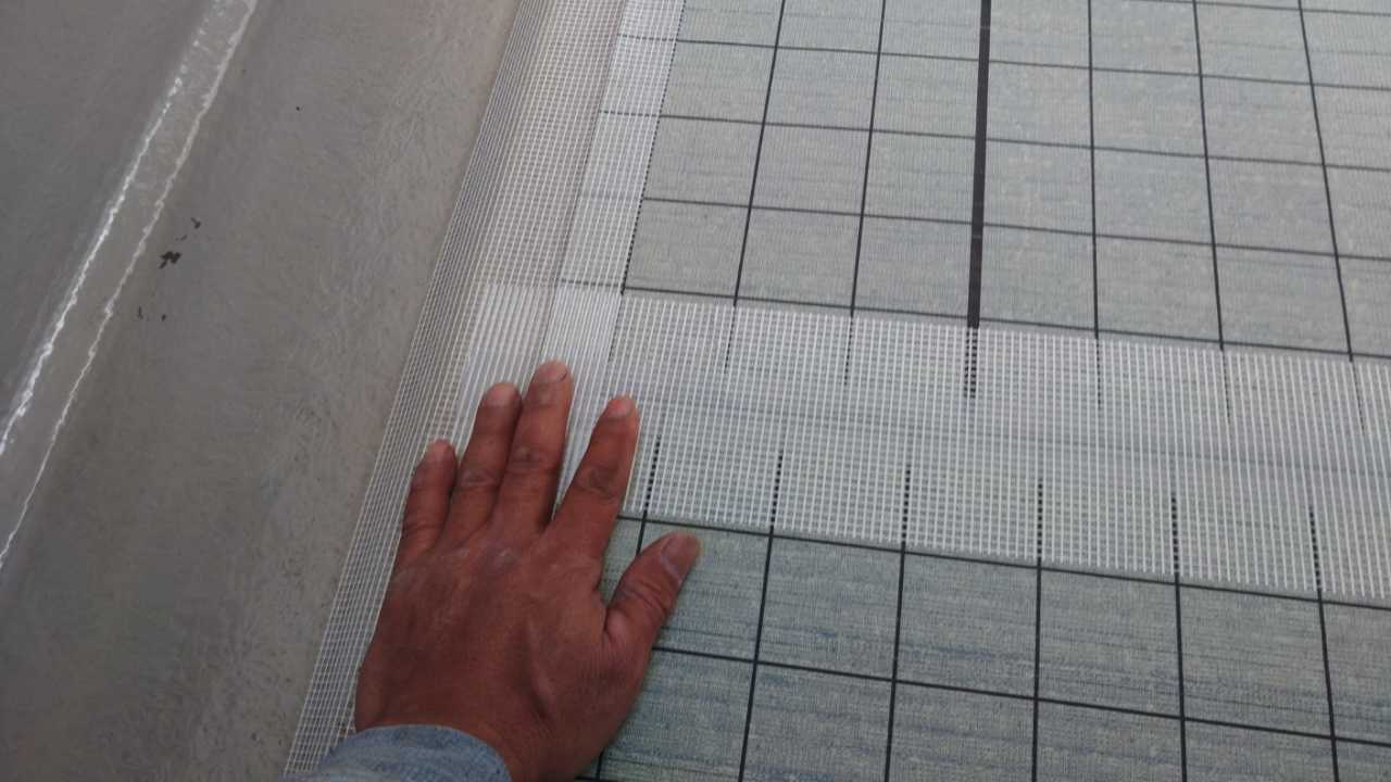 メッシュを貼り強度を上げます。