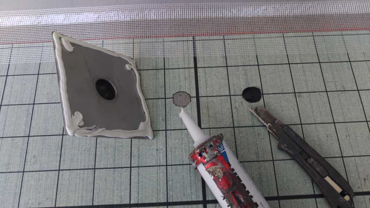 脱気筒を取付けます。
