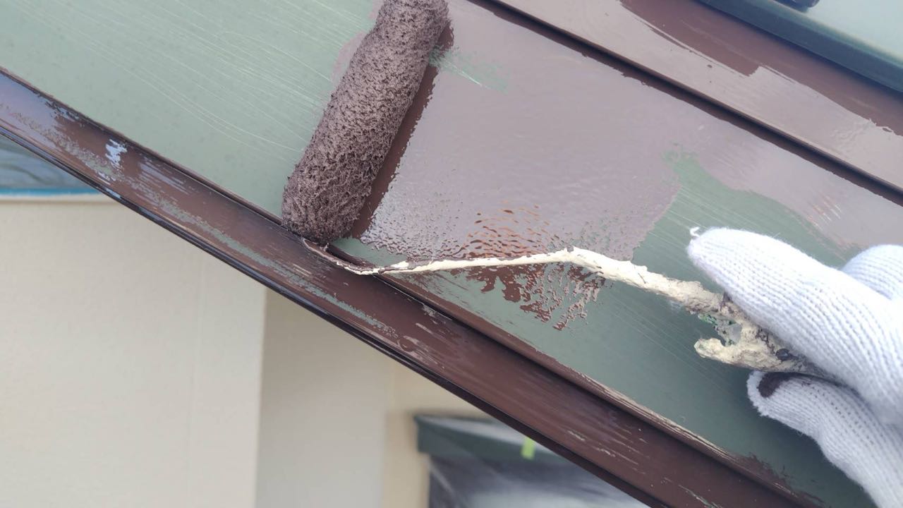 仕上げ塗装1回目です。