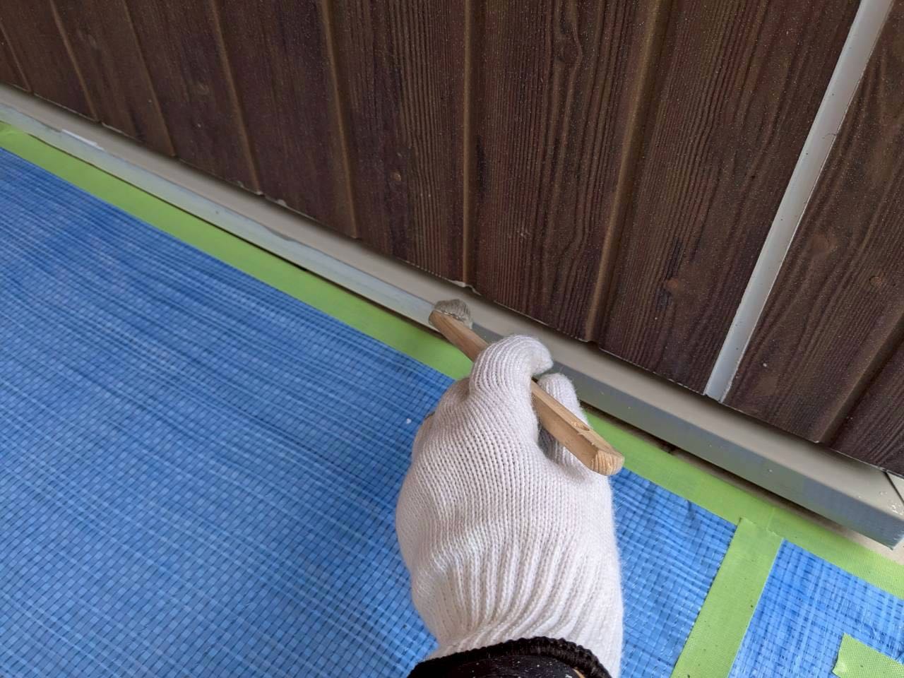 仕上げ塗装1回目です。